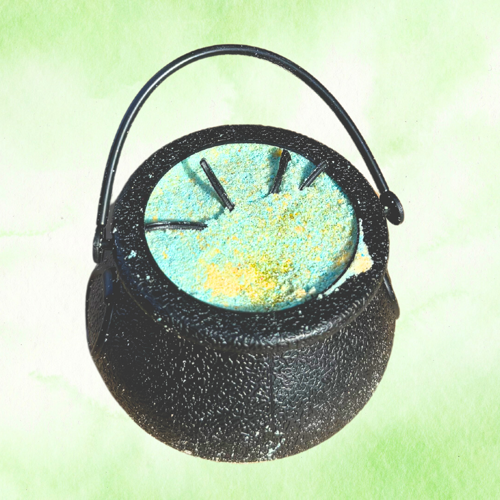 Cackling Creepy Crawly Cauldron | Limited Edition Bath Bomb