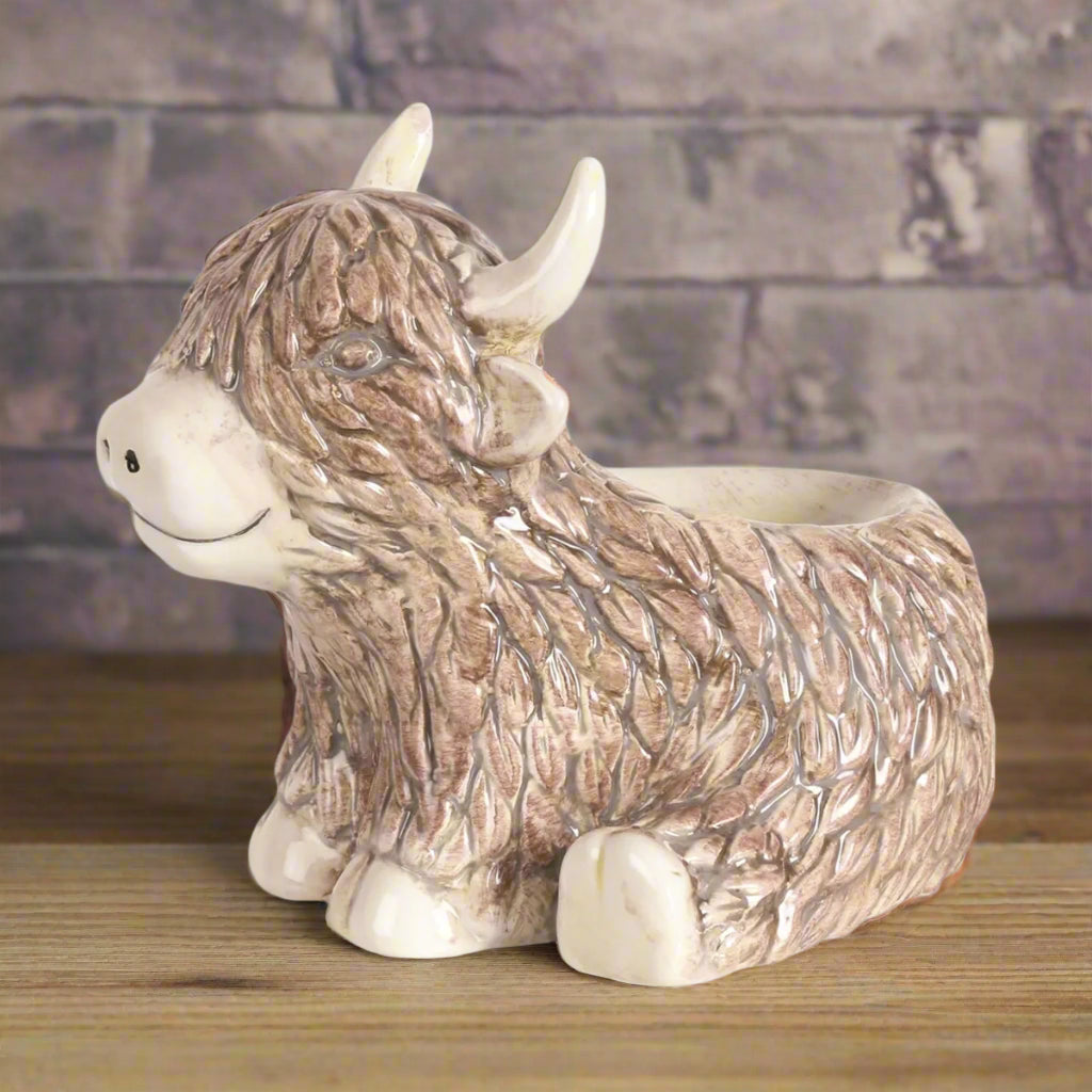 Highland Cow Sitting | Tealight Wax Burner